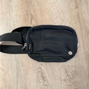 Lululemon Women's Black Solid Polyester Fanny Pack - preowned